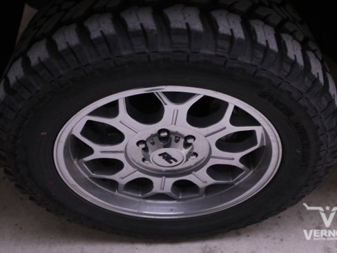 Used 2021 GMC Sierra 1500 AT4 w/ Driver Alert Package II image 10