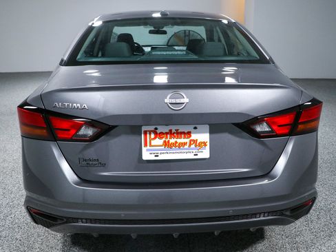 Used 2025 Nissan Altima 2.5 SV FWD image 8