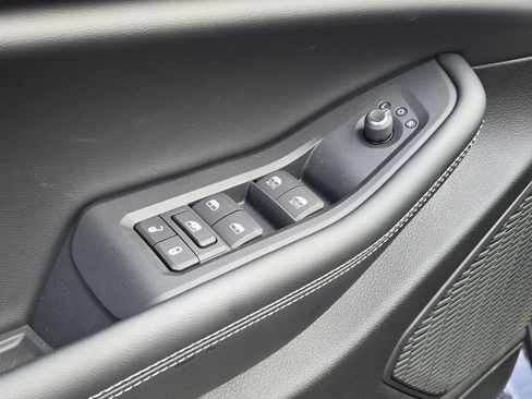 New 2025 Jeep Grand Cherokee L Limited w/ Luxury Tech Group II image 24