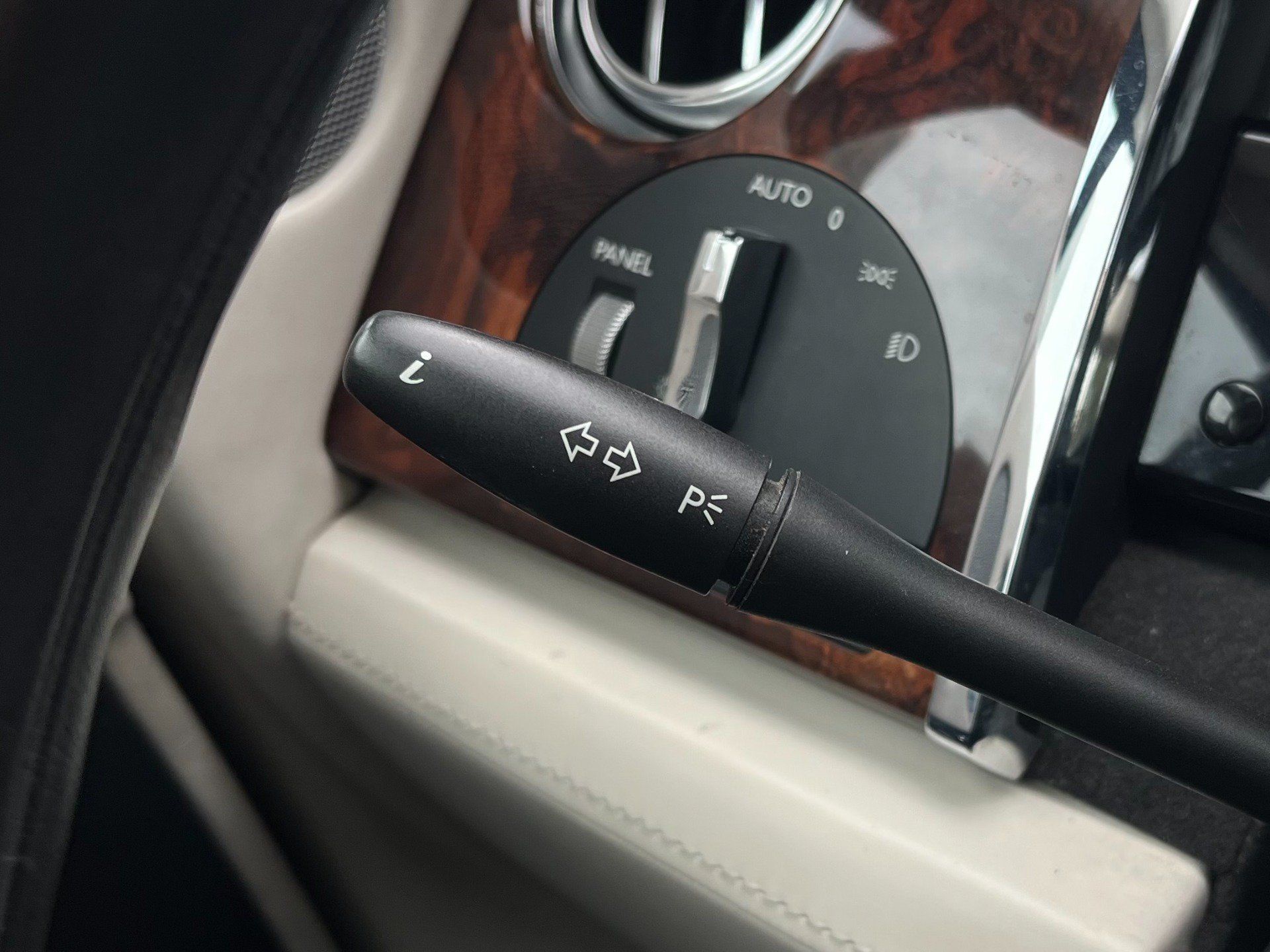 Used 2016 Rolls-Royce Wraith RWD image 35
