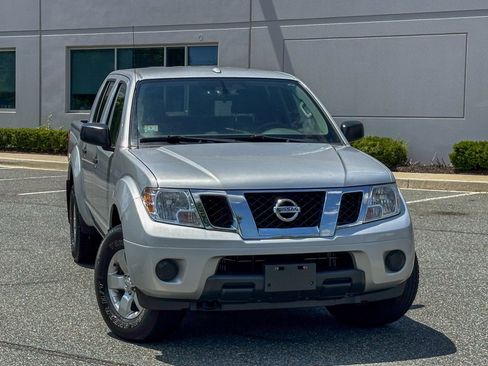 Used 2013 Nissan Frontier SV AWD/4WD image 6