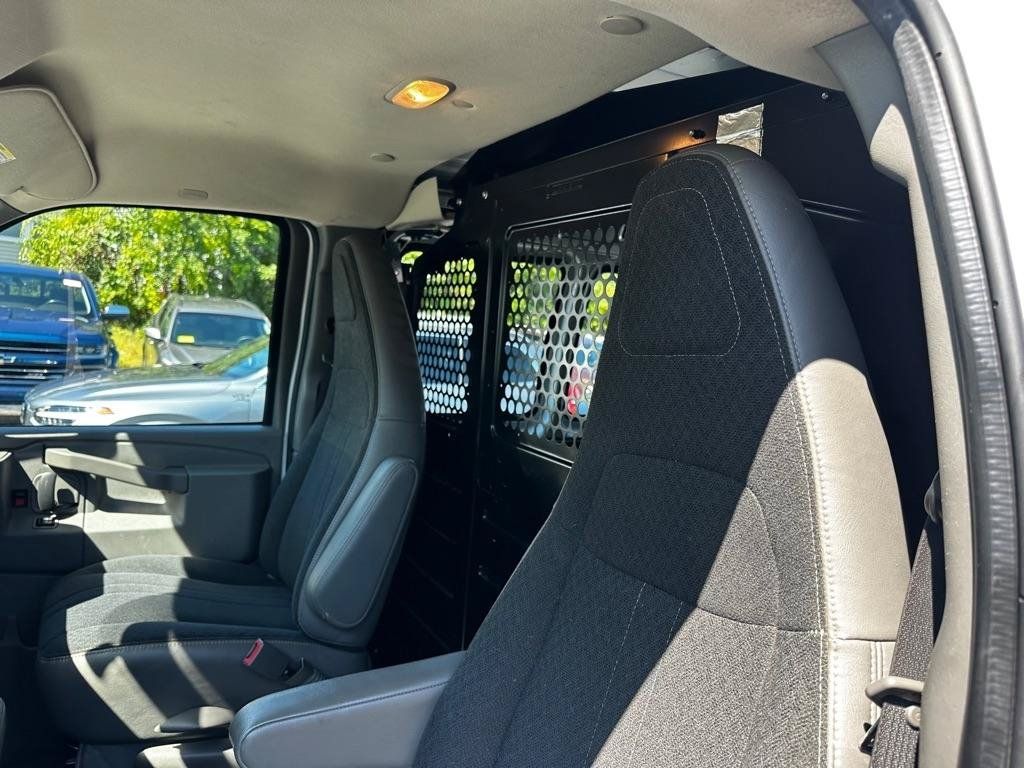 Used 2019 Chevrolet Express 2500 w/ Driver Convenience Package RWD image 14