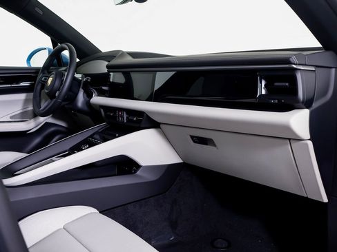 New 2026 Porsche Macan 4 Electric image 10