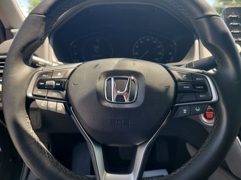 Used 2019 Honda Accord Touring image 13
