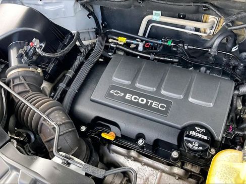 Used 2019 Chevrolet Trax LT w/ LT Convenience Package FWD image 32