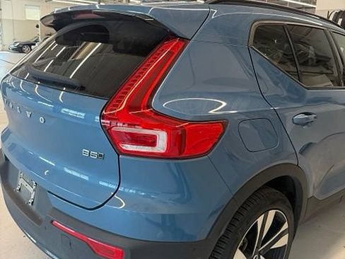 Used 2023 Volvo XC40 B5 Ultimate w/ Protection Package Premier AWD/4WD image 3