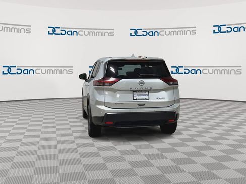Used 2024 Nissan Rogue SV AWD/4WD image 8