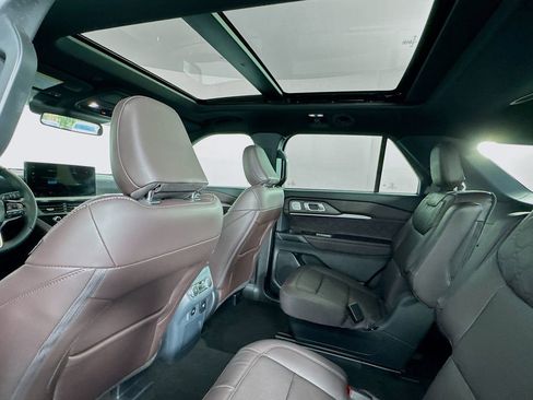 Used 2025 Ford Explorer Platinum w/ Ultimate Package image 19