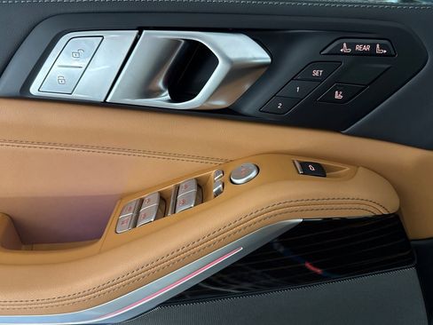 Used 2026 BMW X7 xDrive40i w/ Premium Package image 13