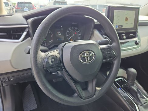 Used 2025 Toyota Corolla LE w/ LE Premium Package image 17