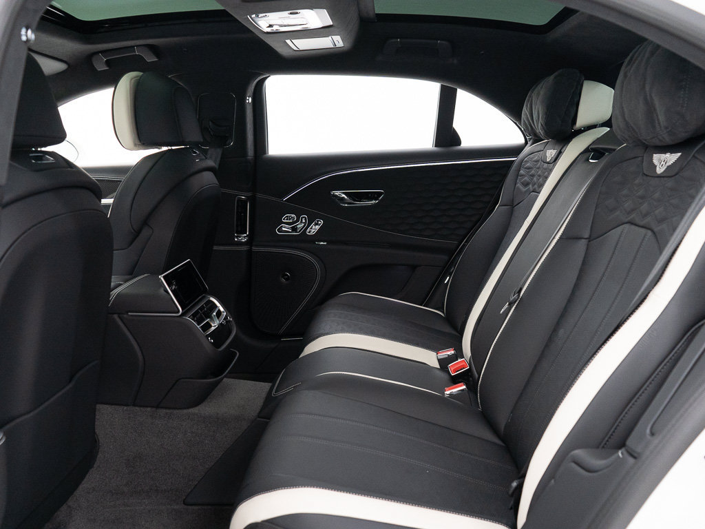 Used 2025 Bentley Flying Spur Plug-In Hybrid AWD/4WD image 24