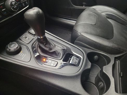 Used 2021 Jeep Cherokee Limited AWD/4WD image 26