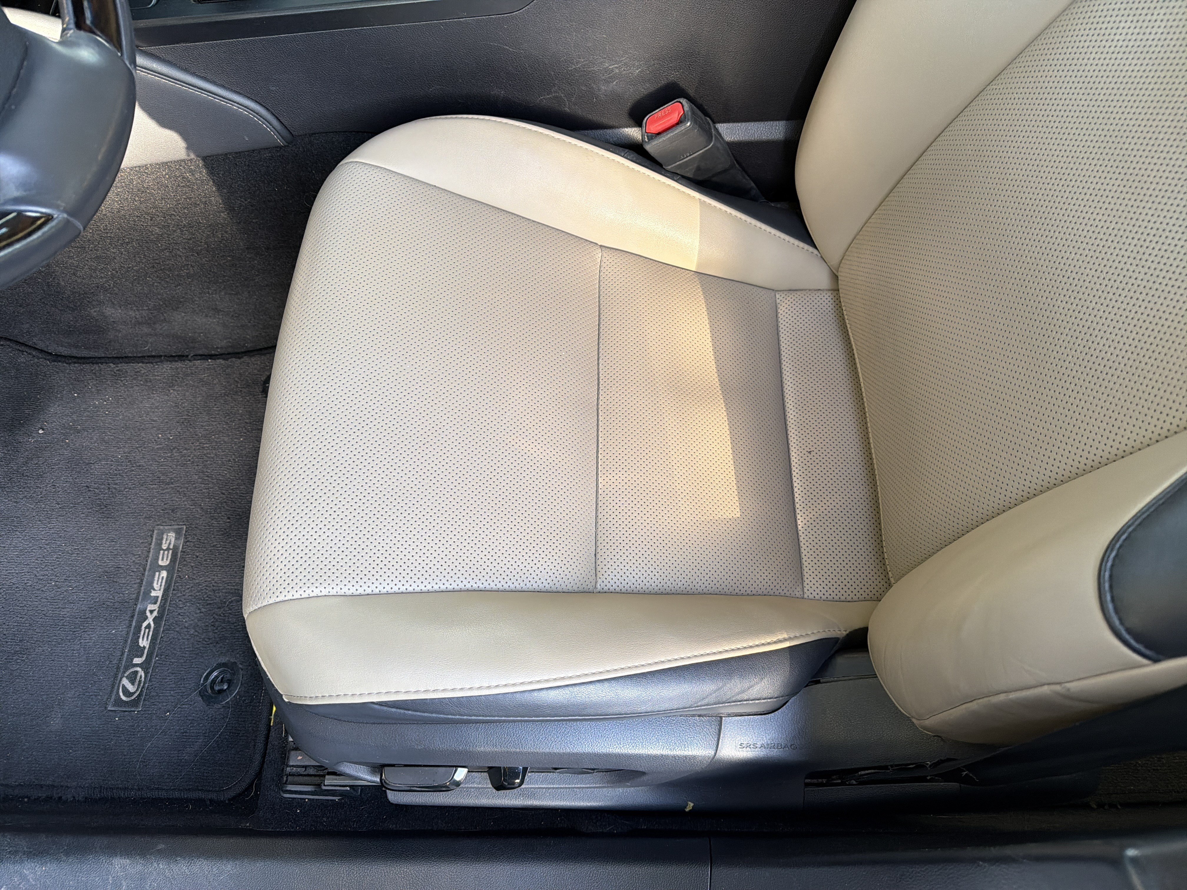 Certified 2020 Lexus ES 300h w/ Premium Package FWD image 16