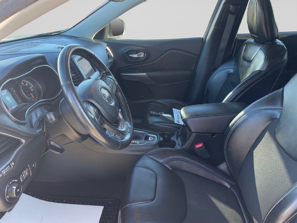 Certified 2020 Jeep Cherokee Latitude Plus w/ Comfort/Convenience Group AWD/4WD image 21