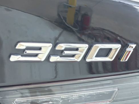 Used 2021 BMW 330i Sedan w/ M Sport Package image 27