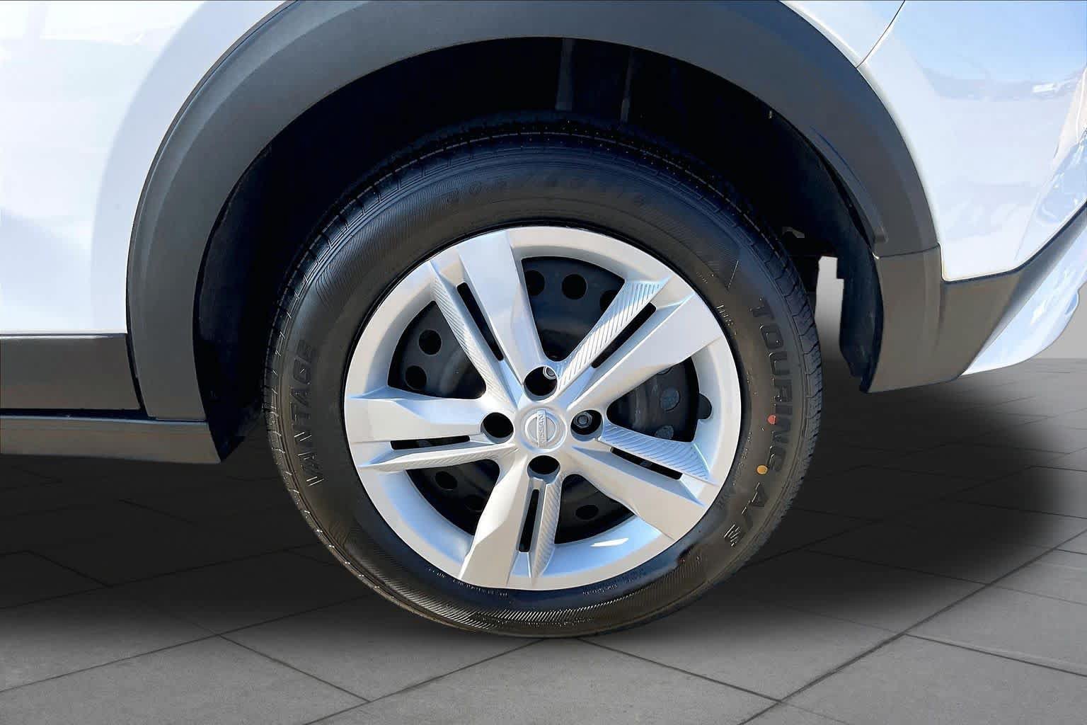 Used 2023 Nissan Kicks S FWD image 10