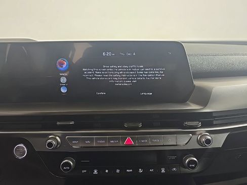 Used 2024 Kia Telluride LX image 9