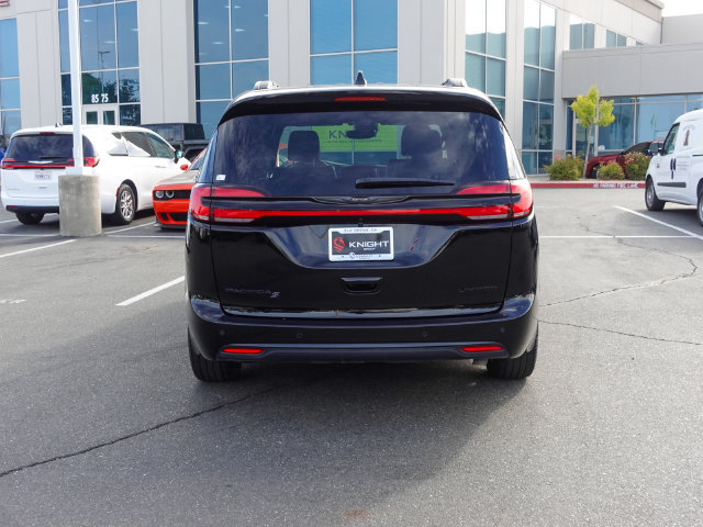 Used 2026 Chrysler Pacifica Limited w/ S Appearance Package FWD image 7