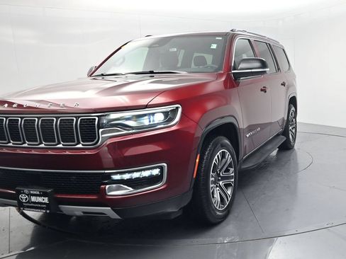 Used 2024 Jeep Wagoneer Series II AWD/4WD image 3