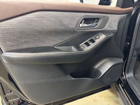 Used 2023 Nissan Rogue SV AWD/4WD image 8