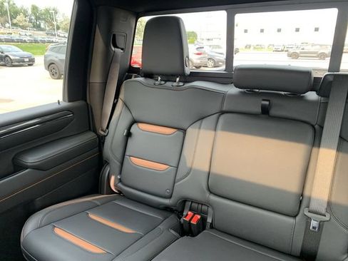 Used 2024 GMC Sierra 2500 AT4 w/ AT4 Premium Plus Package AWD/4WD image 15