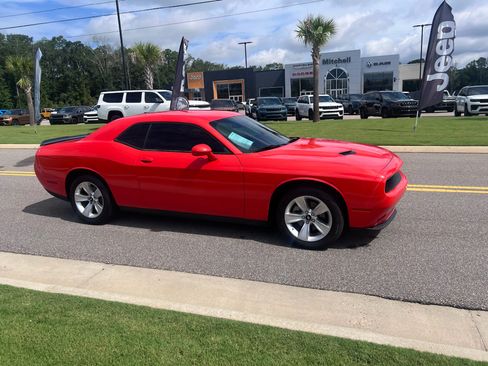Used 2023 Dodge Challenger SXT RWD image 3