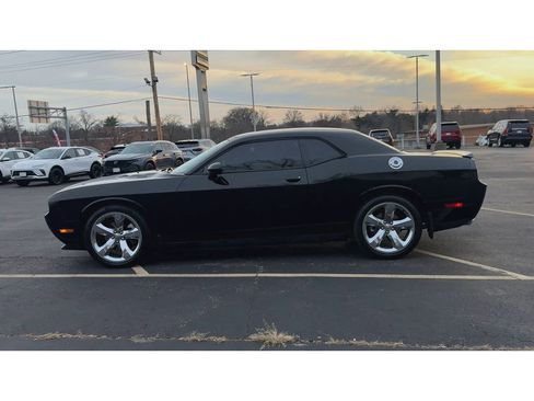 Used 2014 Dodge Challenger R/T image 5