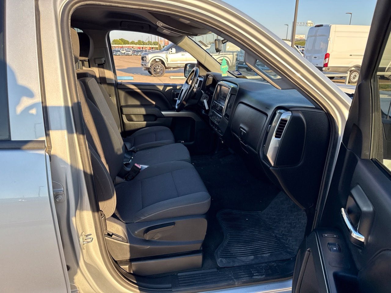 Used 2018 Chevrolet Silverado 1500 LT AWD/4WD image 13