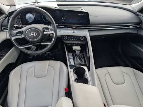 Used 2025 Hyundai Elantra Limited FWD image 15