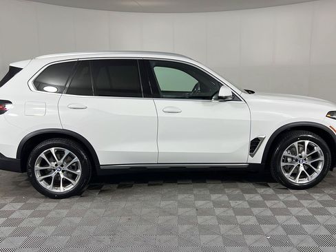 Used 2024 BMW X5 xDrive40i AWD/4WD image 3