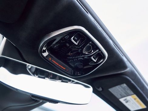 Used 2025 McLaren Artura Spider RWD image 79