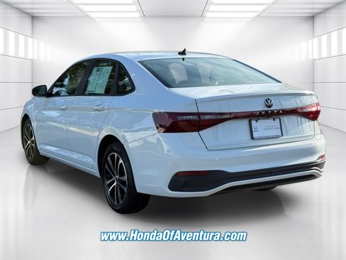 Used 2025 Volkswagen Jetta Sport FWD image 4