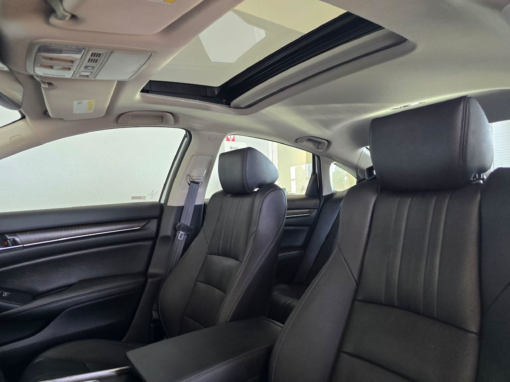 Used 2020 Honda Accord Touring image 24