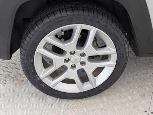 Used 2021 Jeep Renegade Latitude image 12