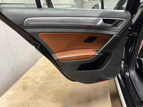 Used 2017 Volkswagen Golf Alltrack S image 21