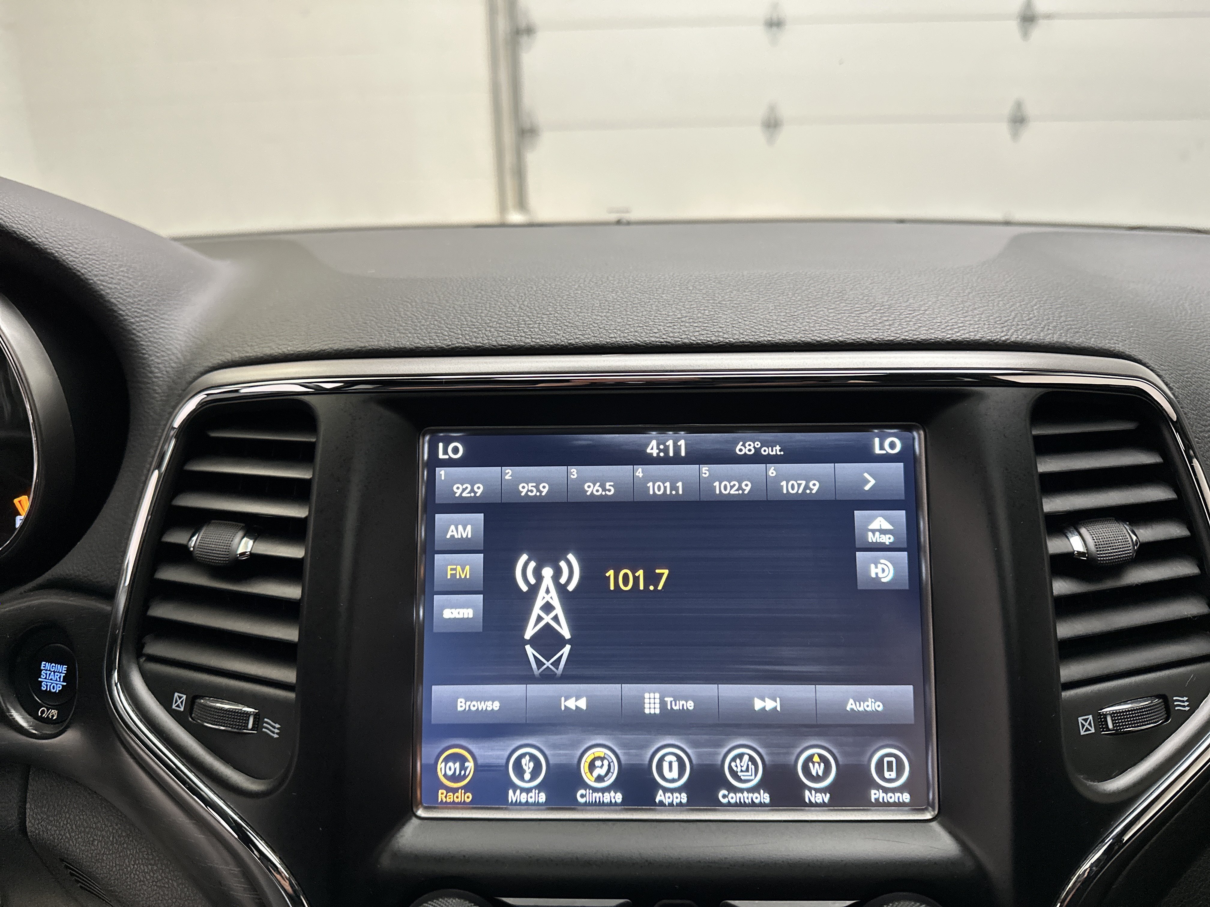 Used 2018 Jeep Grand Cherokee Laredo AWD/4WD image 30