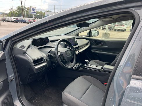 Used 2024 Toyota Prius LE FWD image 9