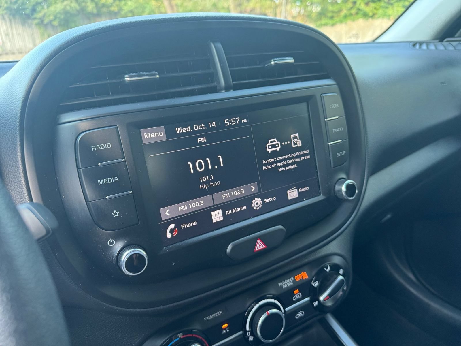 Used 2025 Kia Soul LX w/ LX Technology Package FWD image 20