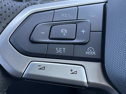 Certified 2026 Volkswagen Tiguan SEL R-Line image 25