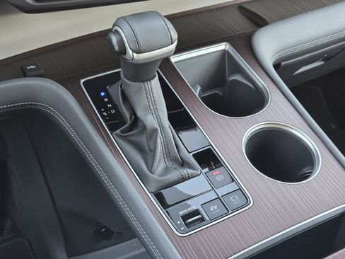 Used 2023 Toyota Sienna XLE image 25