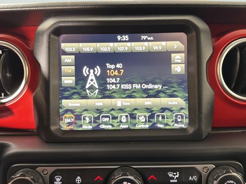 Used 2018 Jeep Wrangler Unlimited Rubicon AWD/4WD image 24