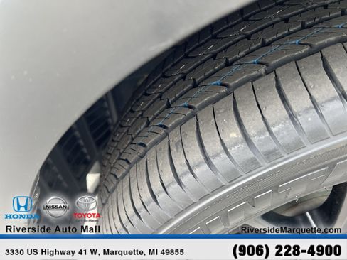 Used 2019 Toyota Highlander AWD V6 image 12