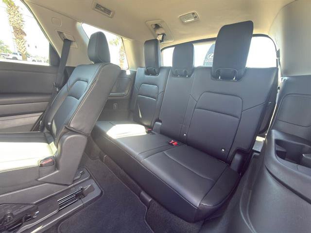 Used 2024 Nissan Pathfinder SL w/ Black Appearance Package FWD image 13