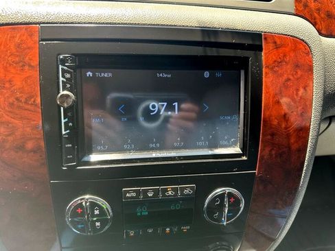 Used 2008 Chevrolet Silverado 3500 LTZ w/ EZ-Lift Tailgate Package image 10