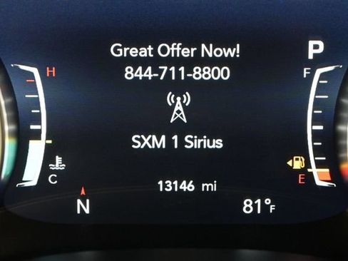 Used 2026 Chrysler Pacifica Select FWD image 4