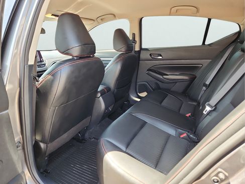 Used 2024 Nissan Altima 2.5 SR FWD image 15