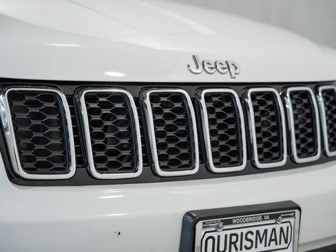 Used 2019 Jeep Grand Cherokee Limited AWD/4WD image 12