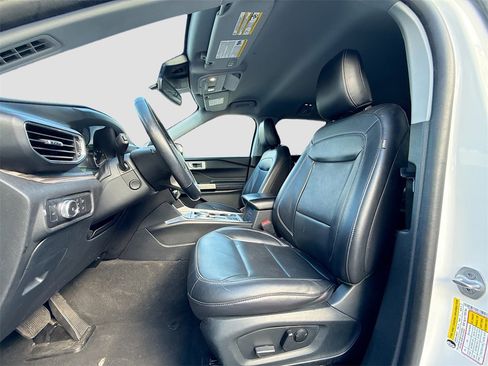 Used 2022 Ford Explorer Limited w/ Equipment Group 301A image 23