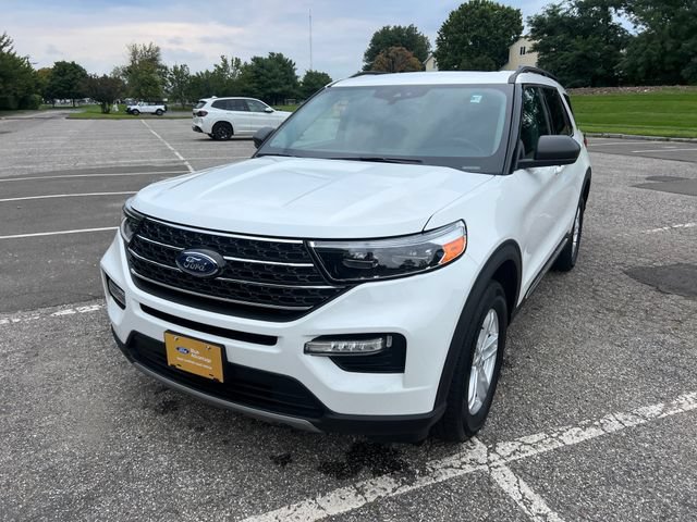 Used 2023 Ford Explorer XLT w/ Equipment Group 202A AWD/4WD image 4