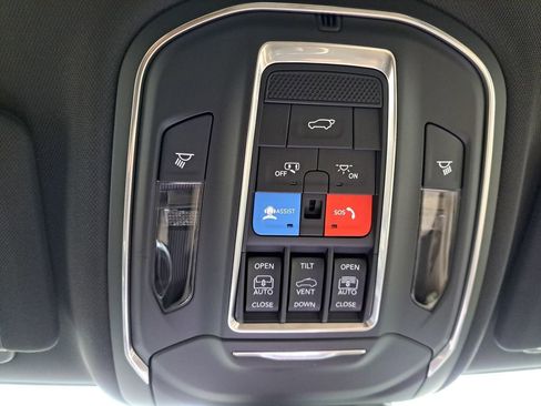 New 2025 Jeep Grand Cherokee Limited image 12